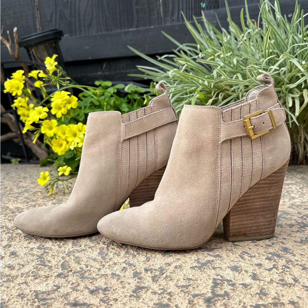 Guess Nicolo Genuine Suede Ankle Boots - 3.5 Inch
Wedge Heel - Size 8.5 - Beige